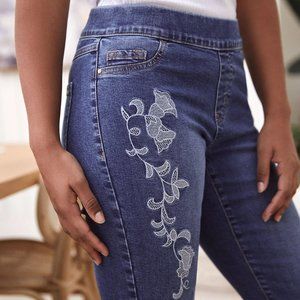 Laura PETITES size 0 floral embroidered jeans NWT